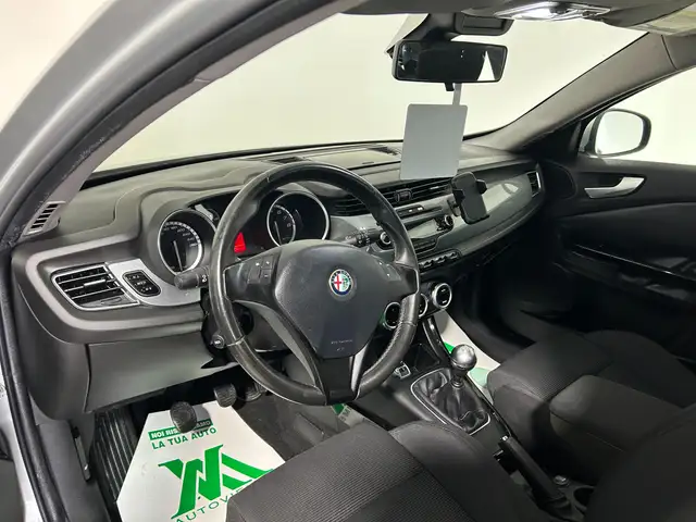 Alfa Romeo Giulietta view 8