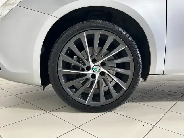 Alfa Romeo Giulietta view 4