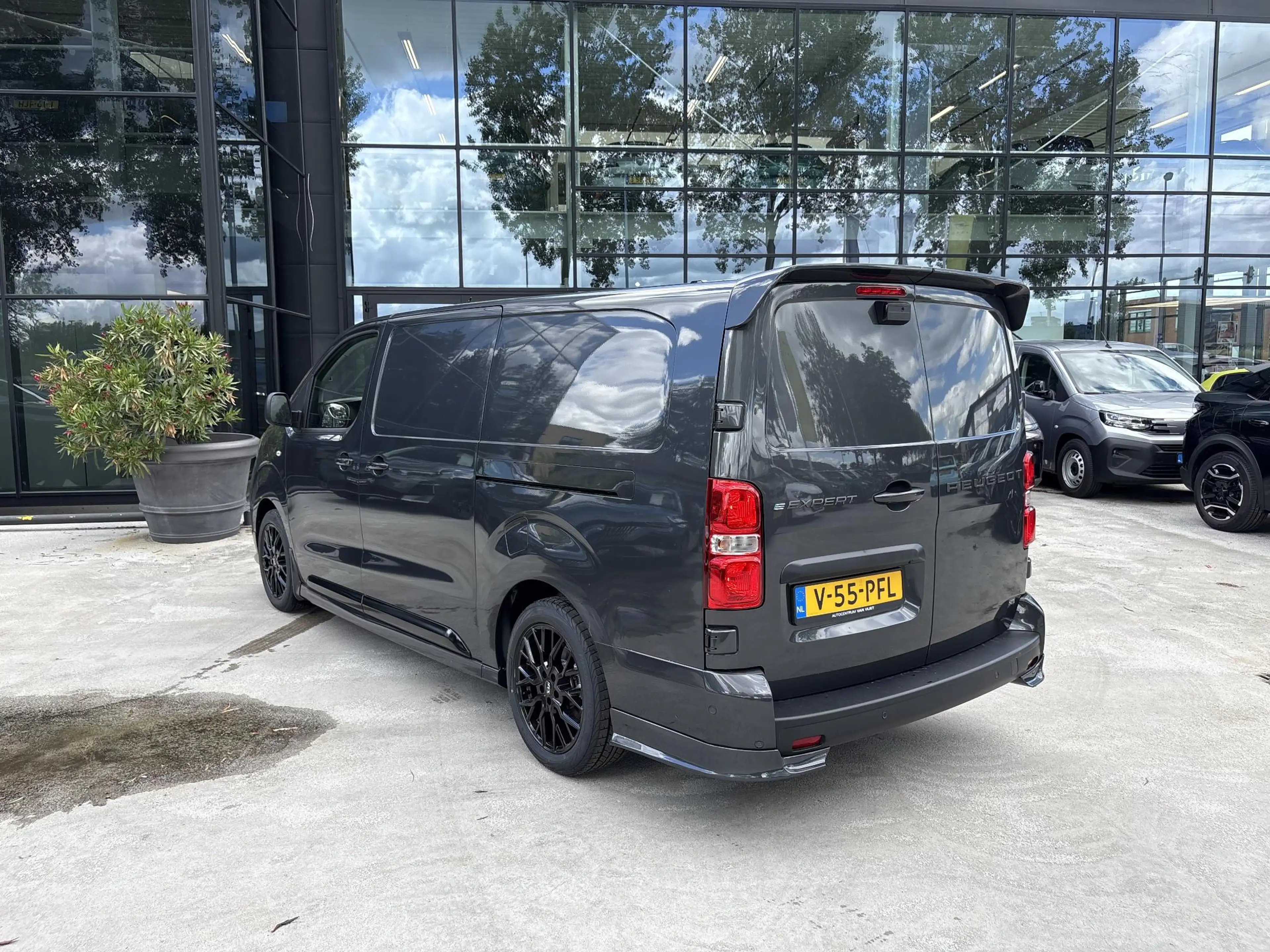 Peugeot e-Expert EV L2 75 kWh Leder interieur — photo 4