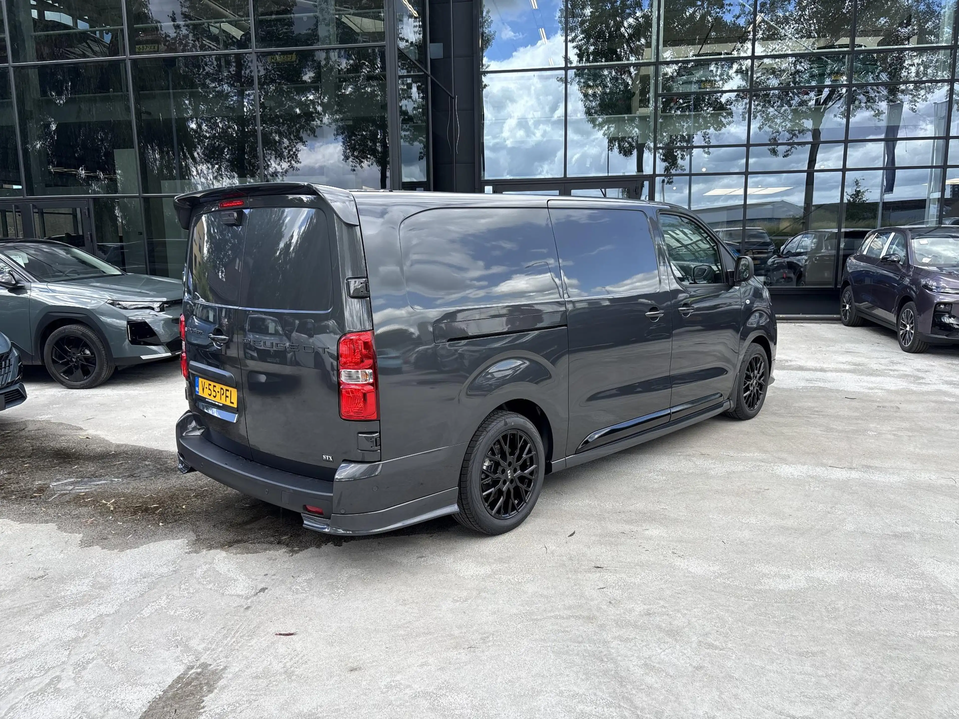 Peugeot e-Expert EV L2 75 kWh Leder interieur — photo 7