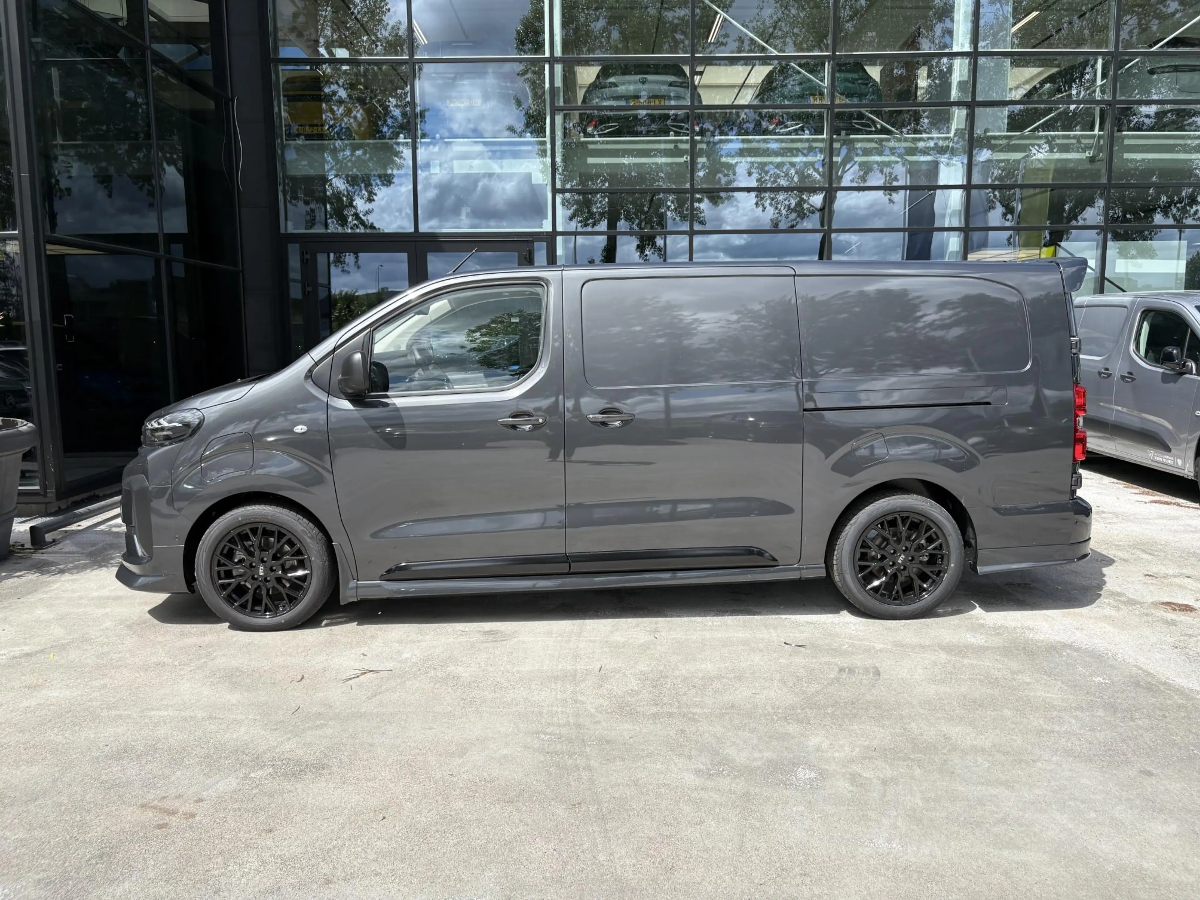 Peugeot e-Expert EV L2 75 kWh Leder interieur — photo 5