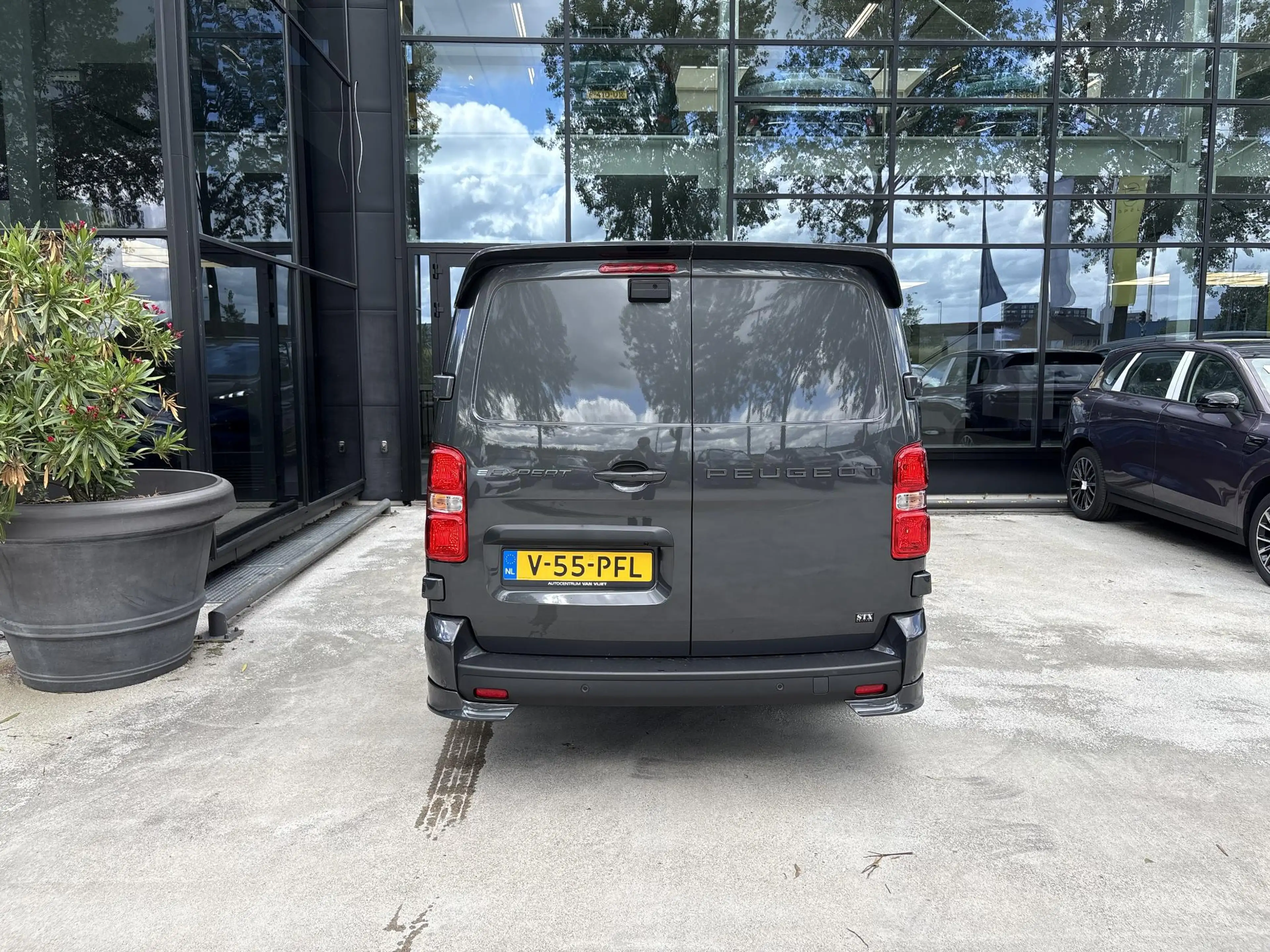 Peugeot e-Expert EV L2 75 kWh Leder interieur — photo 3