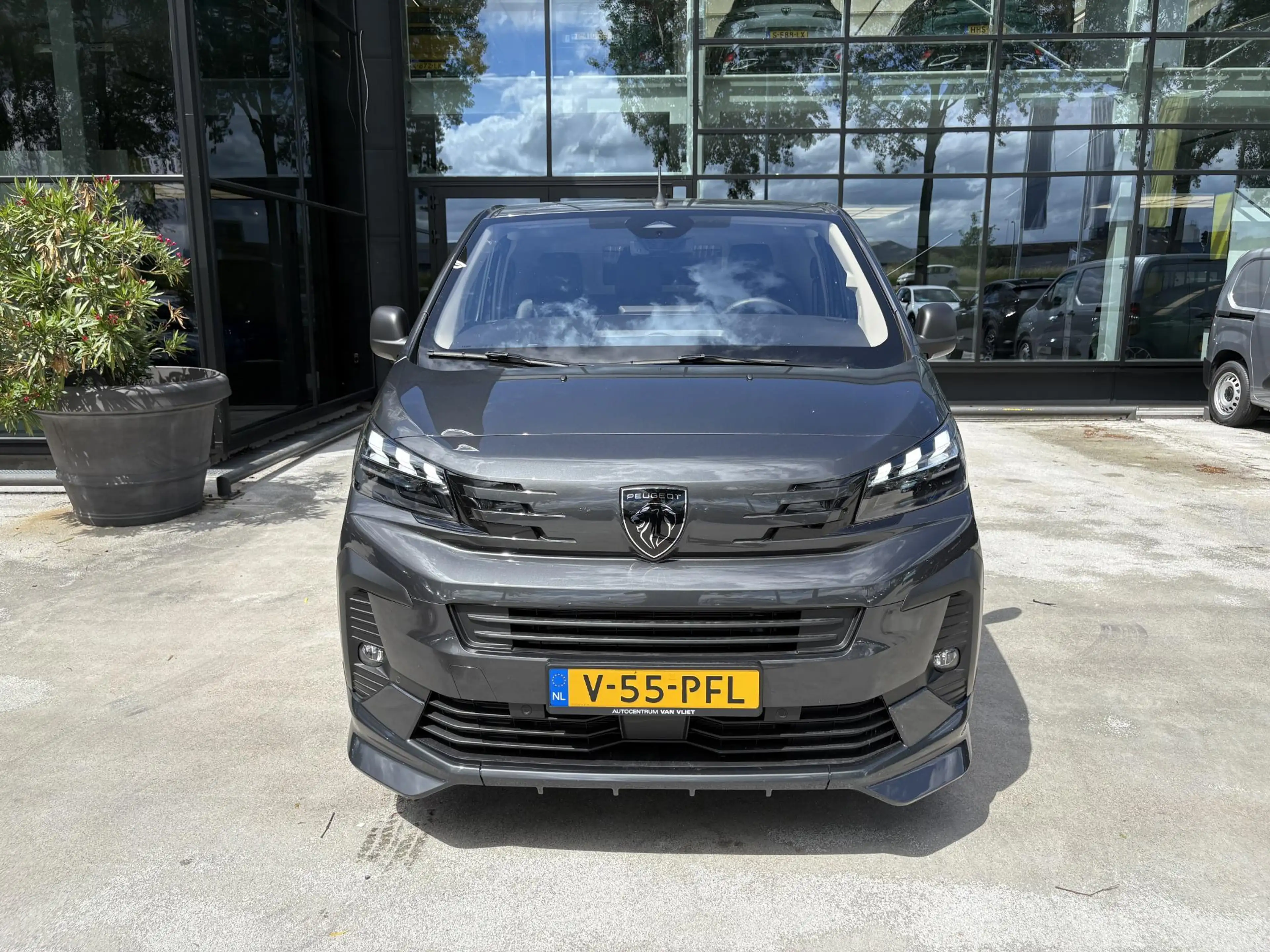 Peugeot e-Expert EV L2 75 kWh Leder interieur — photo 6