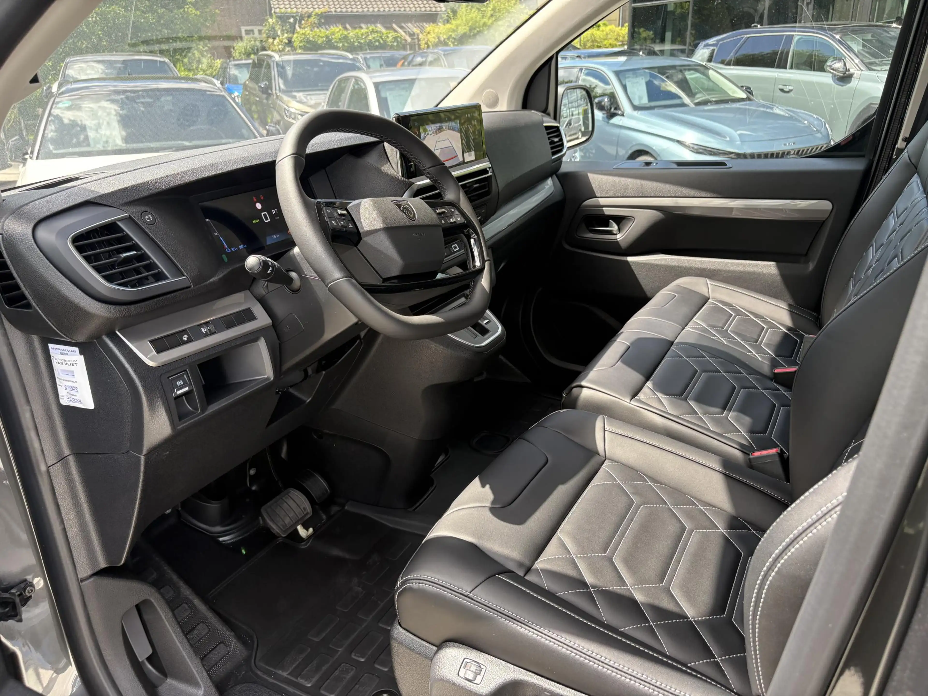 Peugeot e-Expert EV L2 75 kWh Leder interieur — photo 11