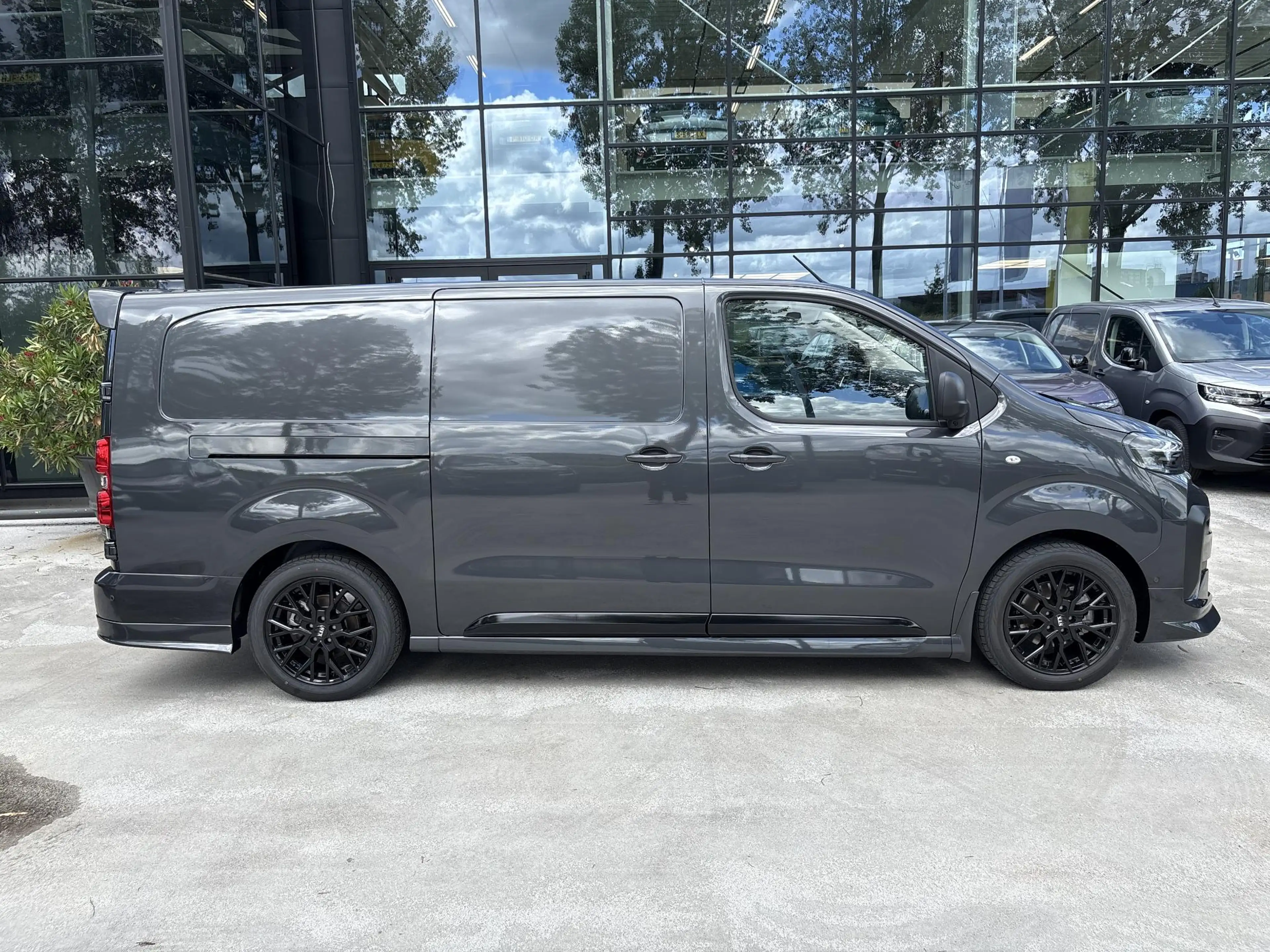 Peugeot e-Expert EV L2 75 kWh Leder interieur — photo 2