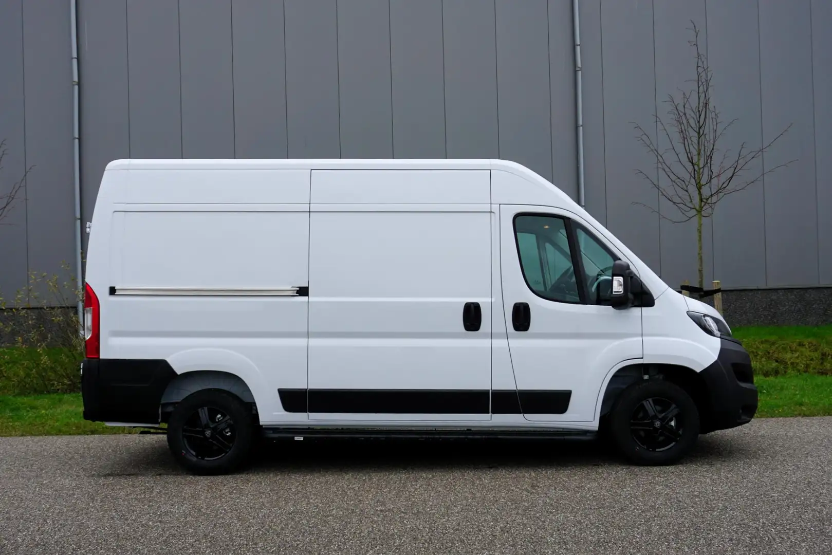 Peugeot Boxer 2.2 BlueHDi 140 L2H2 Nieuw |15 km |BPM vrij |Carpl Wit - 2