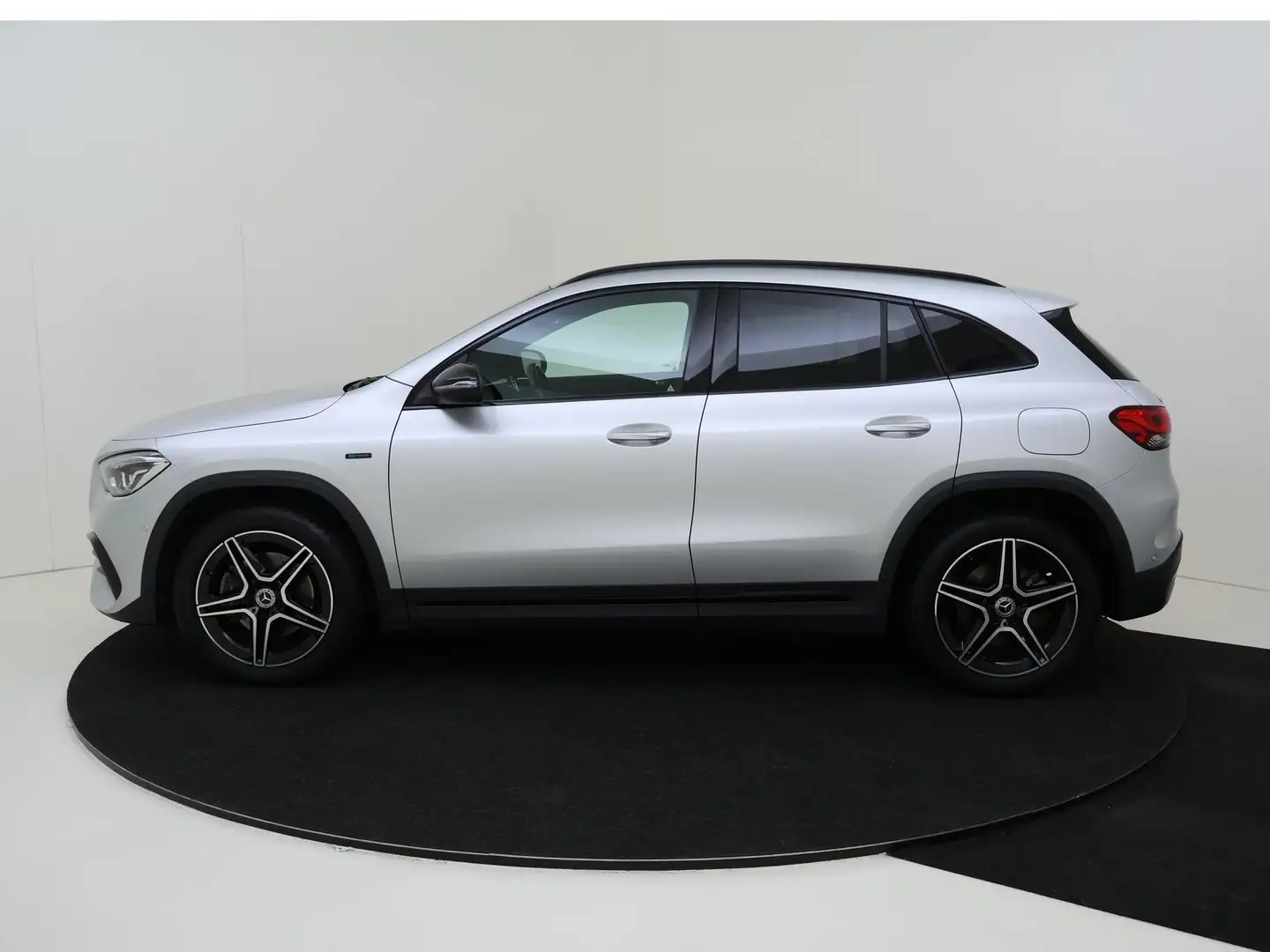 Mercedes-Benz GLA 250 e Business Solution AMG Limited / Night/ Sfeerverl Gris - 2