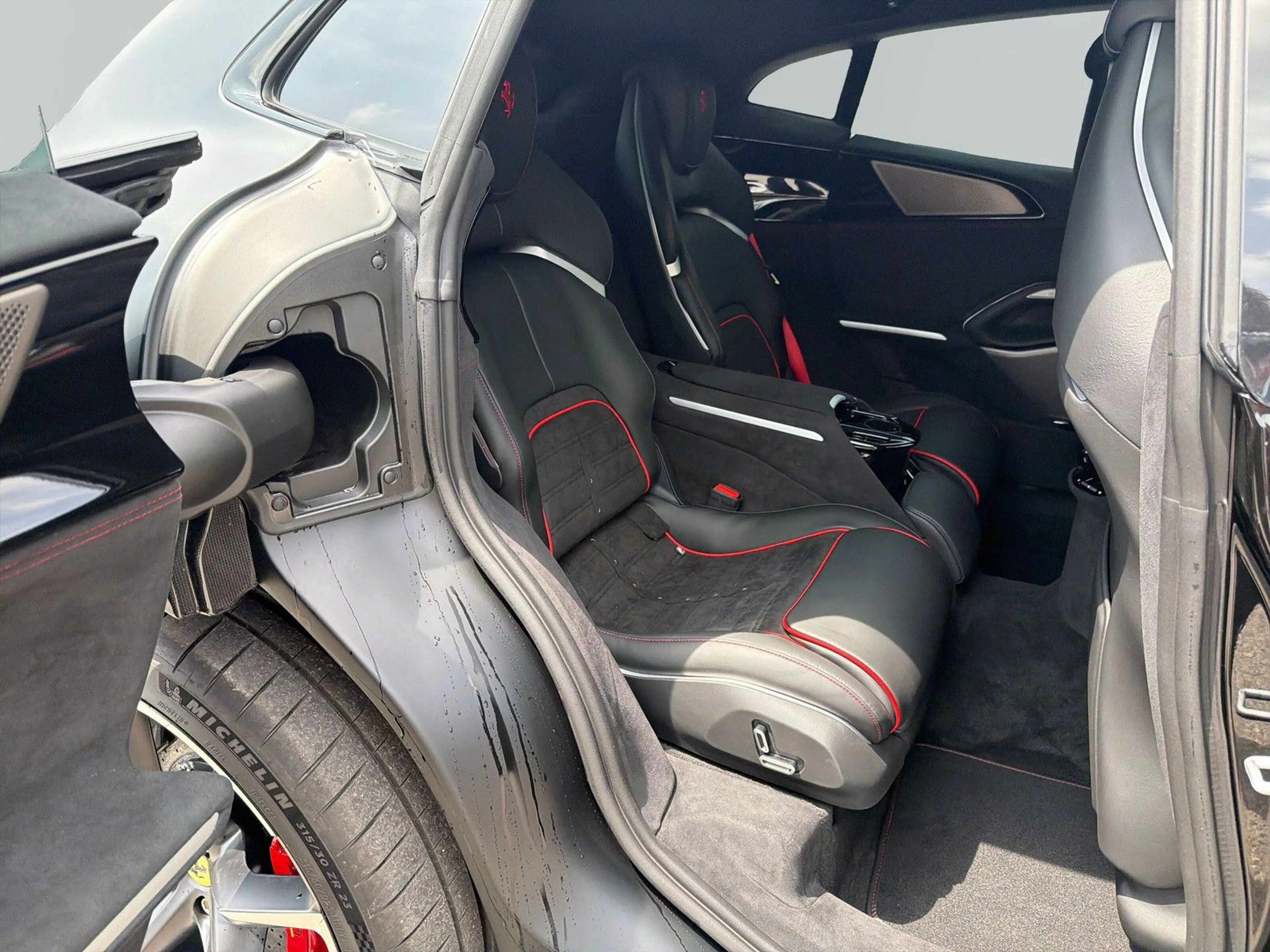 Ferrari Purosangue * NERO OPACO Matt *CARBON *Pano — photo 11