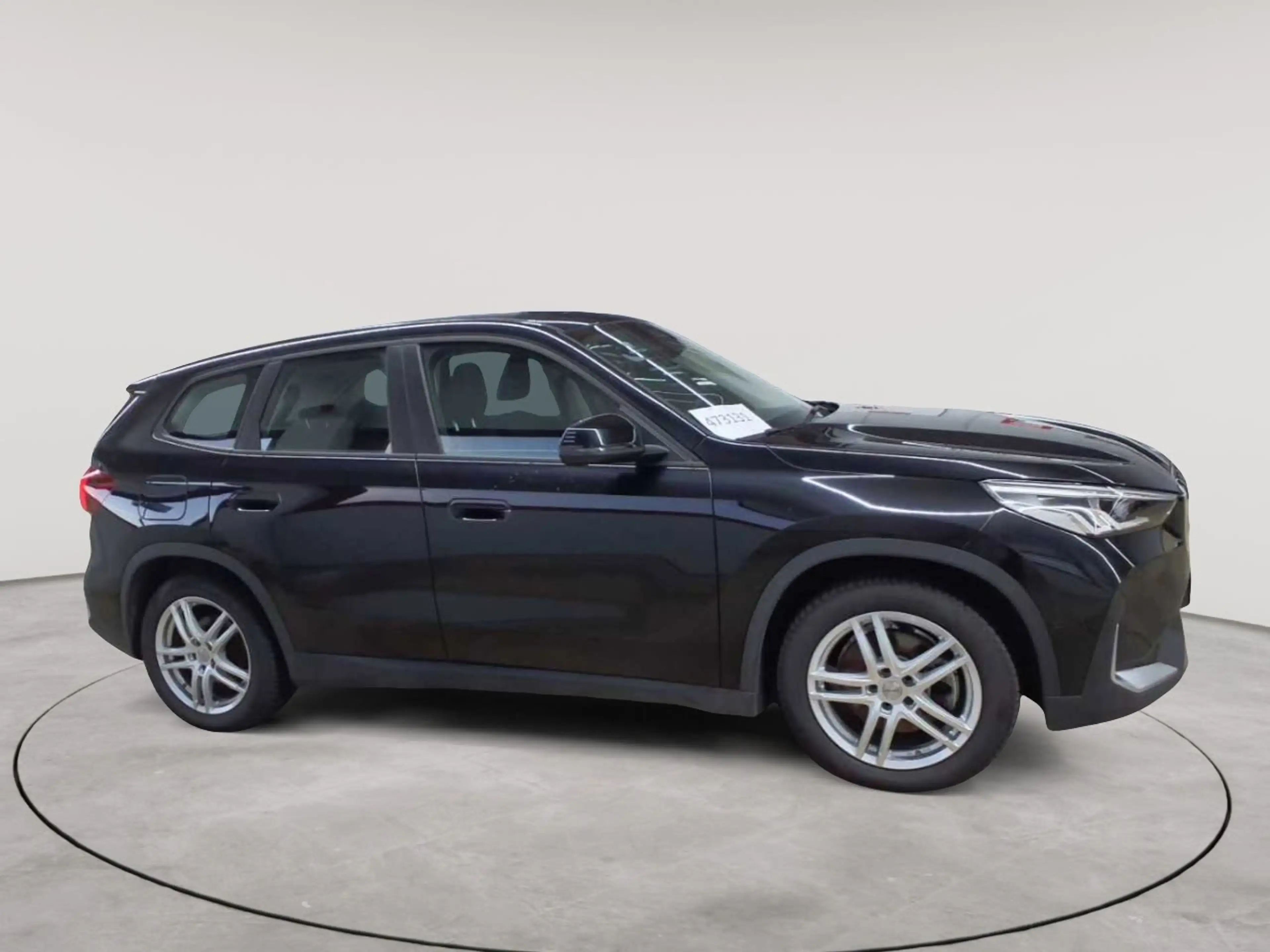BMW iX1 xDrive30 — photo 3