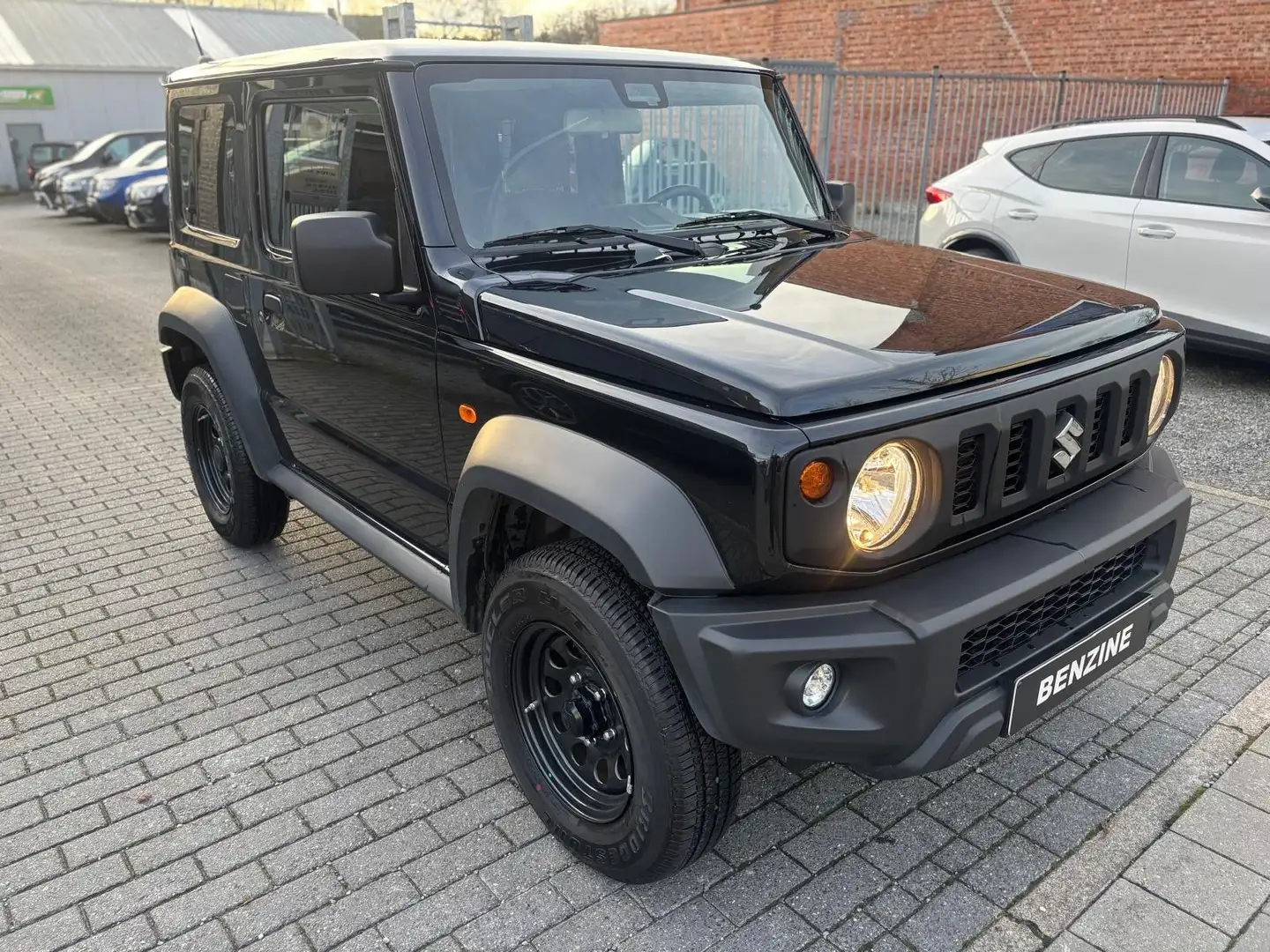 Suzuki Jimny Jimny 1.5 ALLGRIP 19600km!! Zwart - 2