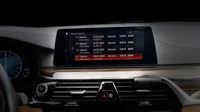 BMW 5 Series view 19