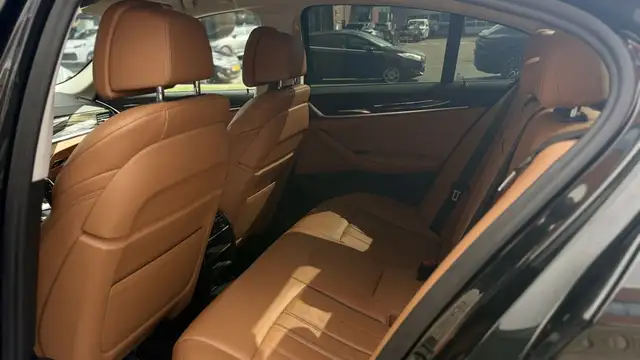 BMW 5 Series view 28