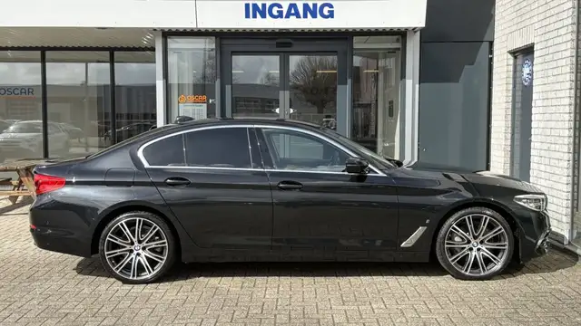 BMW 5 Series view 5