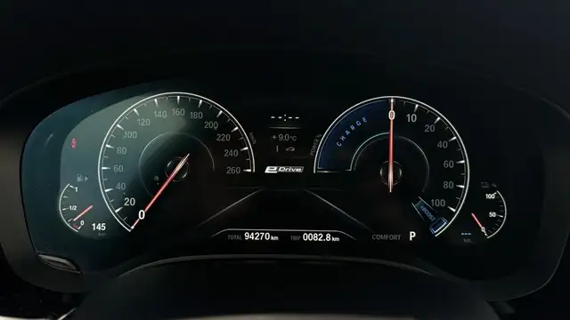 BMW 5 Series view 9