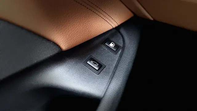 BMW 5 Series view 24