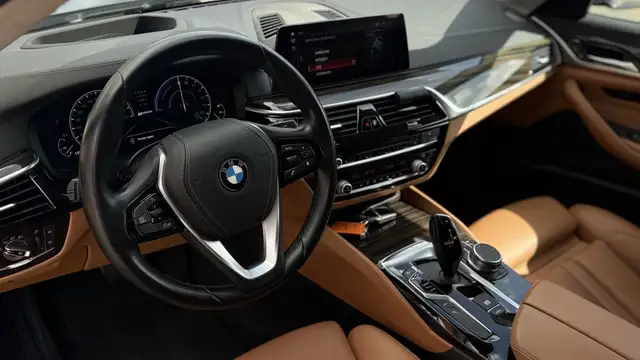 BMW 5 Series view 10