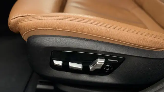 BMW 5 Series view 8