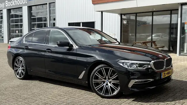 BMW 5 Series view 6