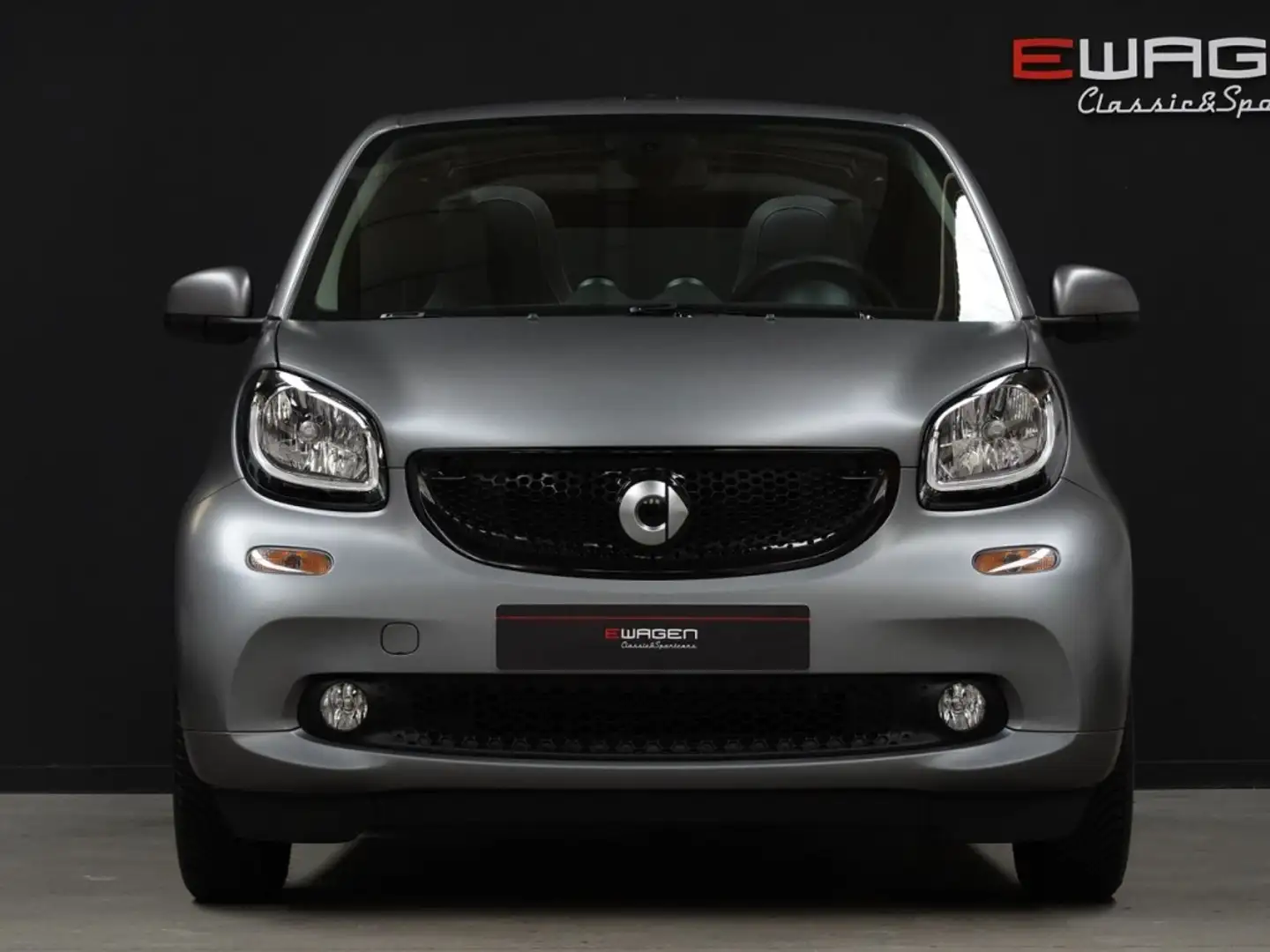 smart forTwo Cabrio 66 Prime Aut. Grau - 2