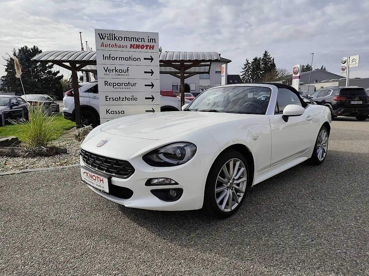 Fiat 124 Spider Lusso 1,4 Turbo Multi Air Weiß - 1