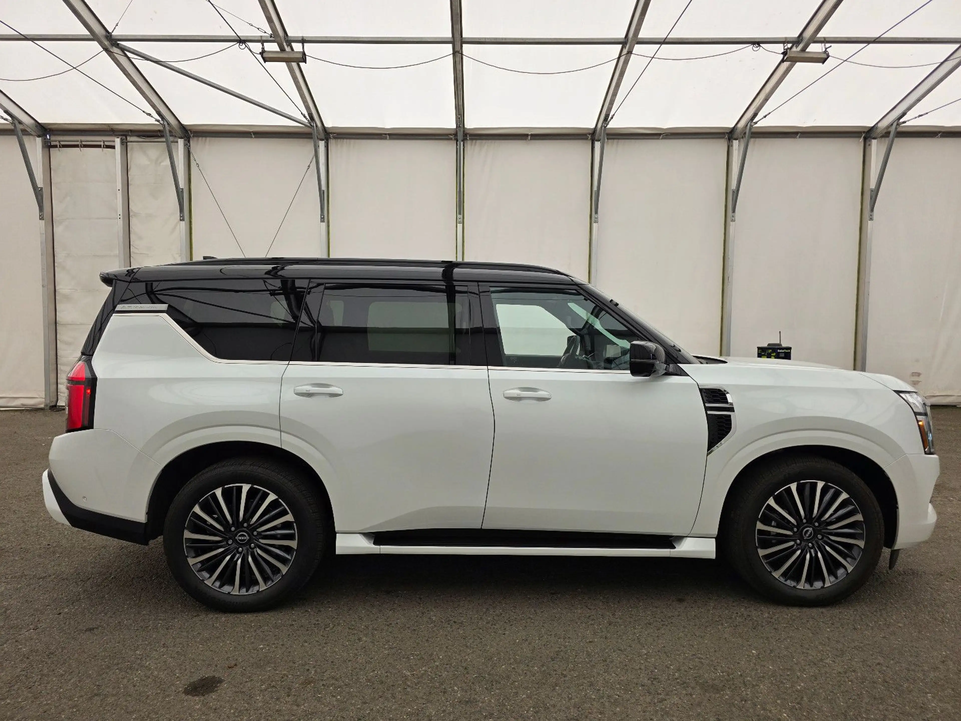 Nissan Patrol Armada PLATINUM RESERVE AT 4x4 T1: 85.000 EURO — photo 4