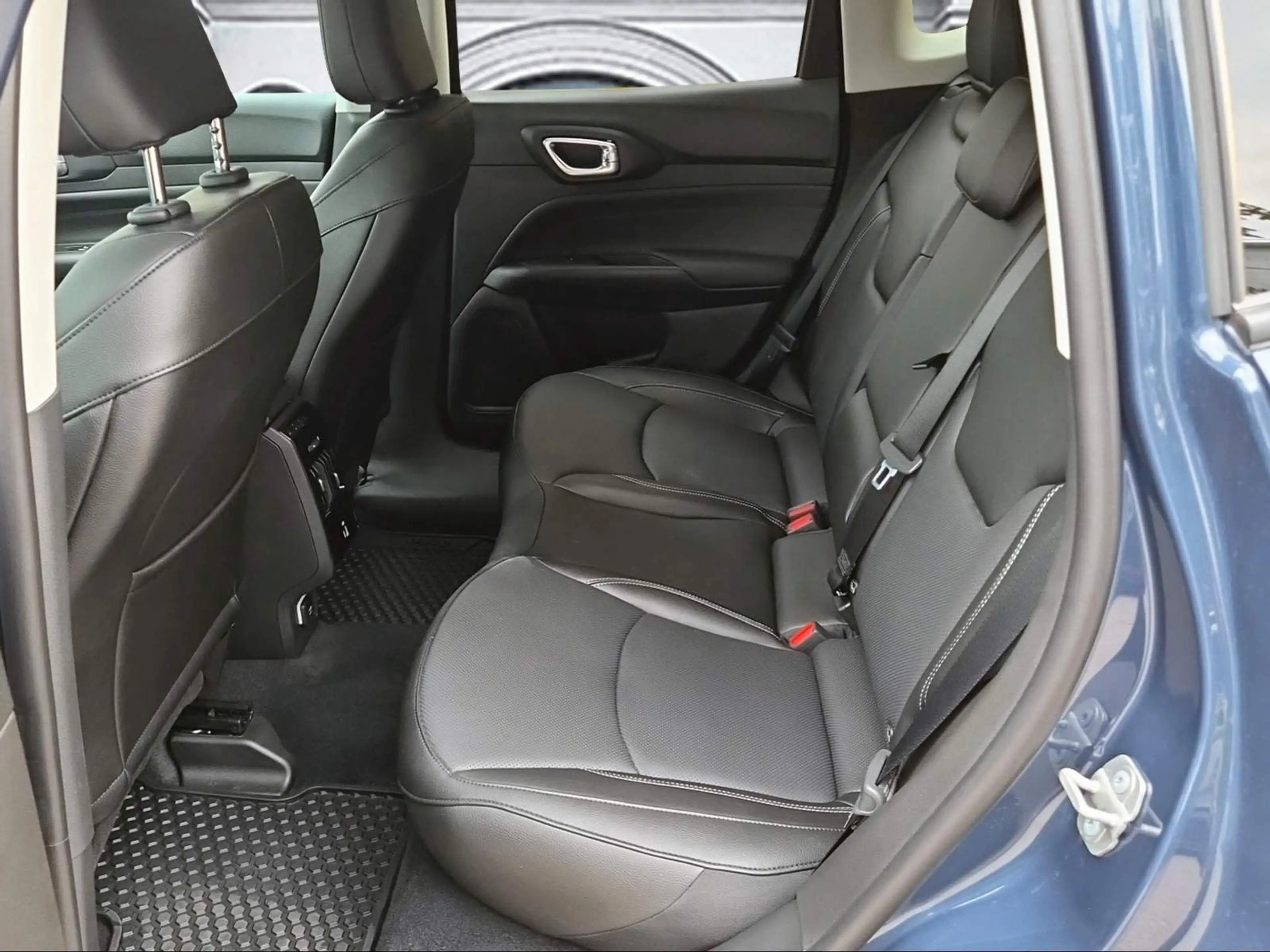 Jeep Compass S Mild-Hybrid FWD — photo 7