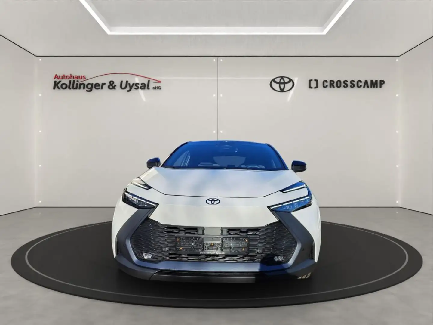 Toyota C-HR 2.0 Hybrid Black&White - 2