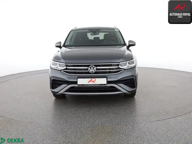 Volkswagen Tiguan Allspace view 8