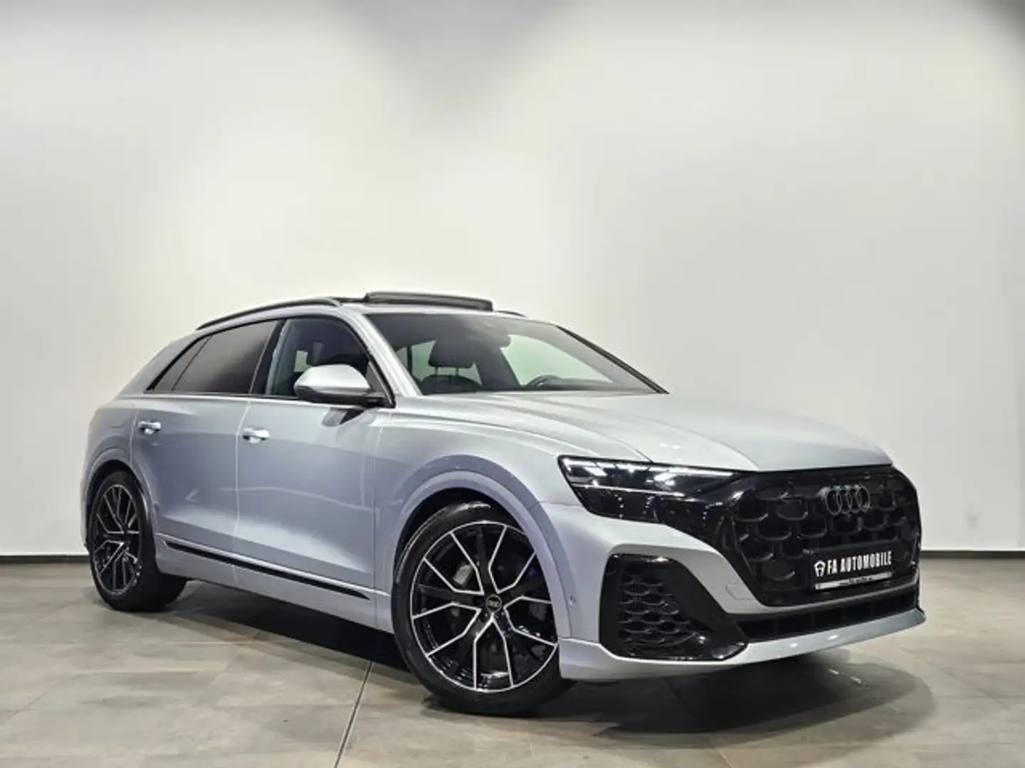 Audi Q8 55 TFSI Q. S Line Black Pano Matrix HuD 22" Silber - 2