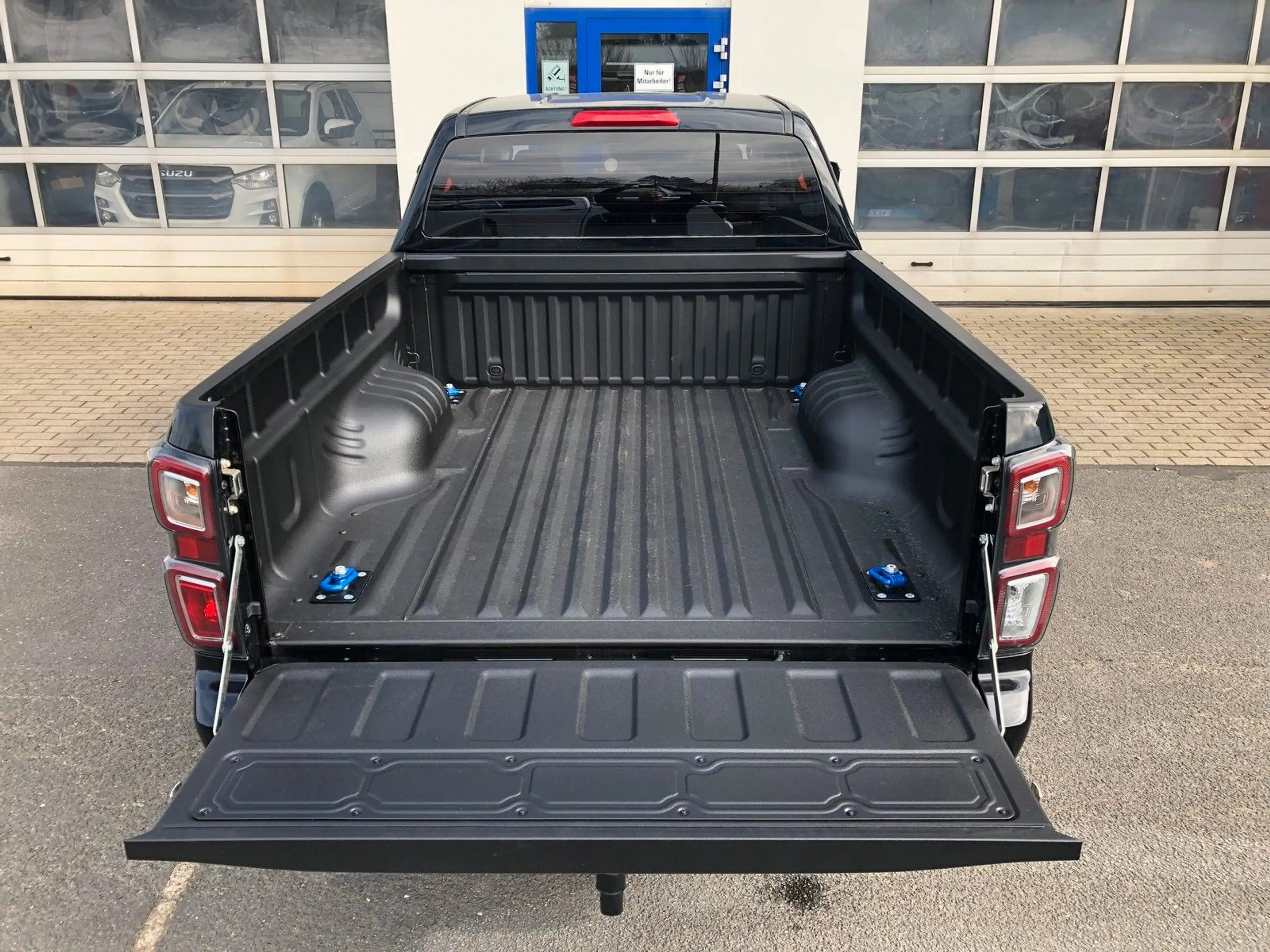 Isuzu D-Max BIG-MAX L1 Double Cab 1,8m Ladeflä. Wohnkabinen — photo 6