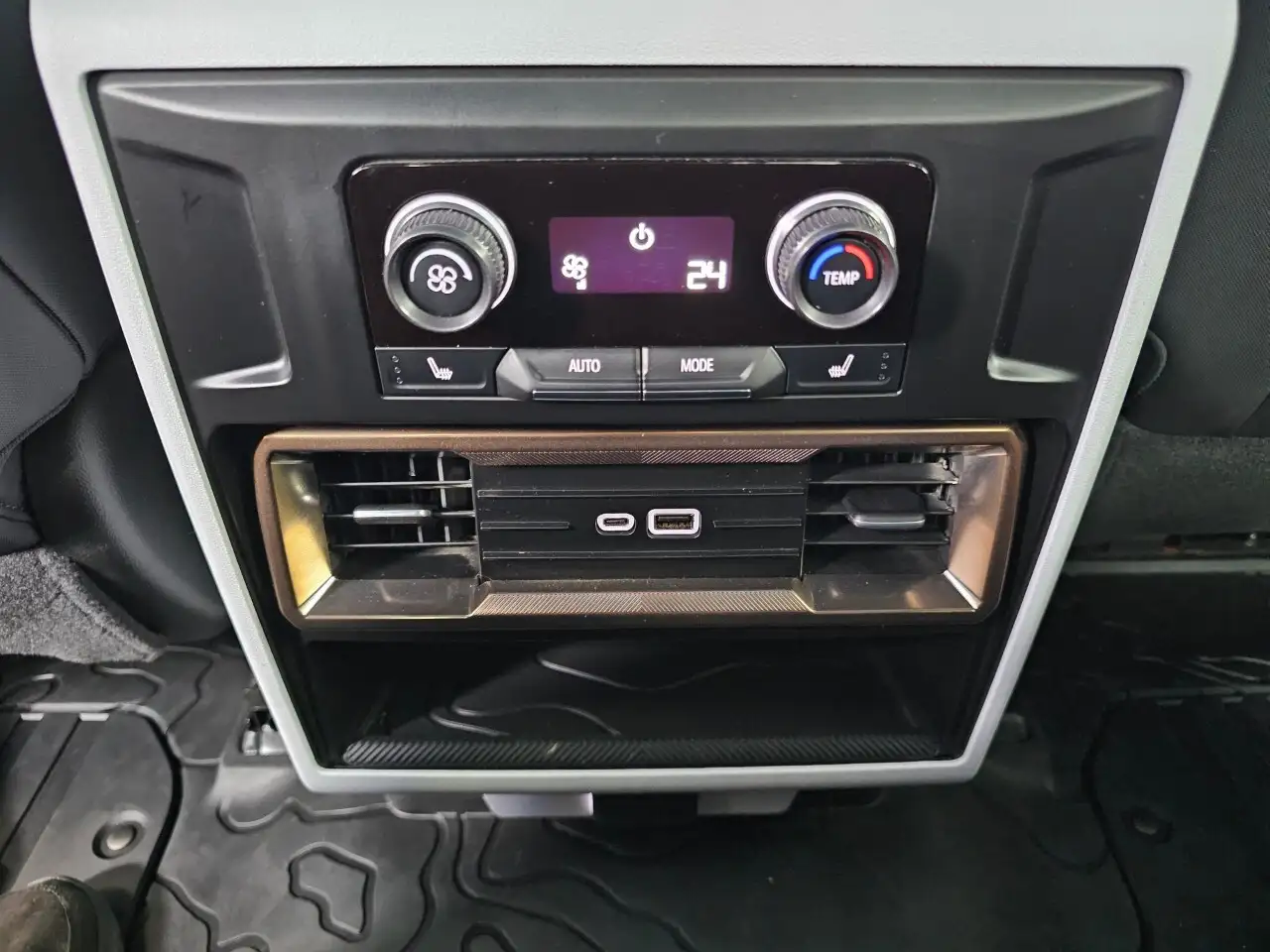 GMC HUMMER EV Pickup photo GMC HUMMER EV Pickup