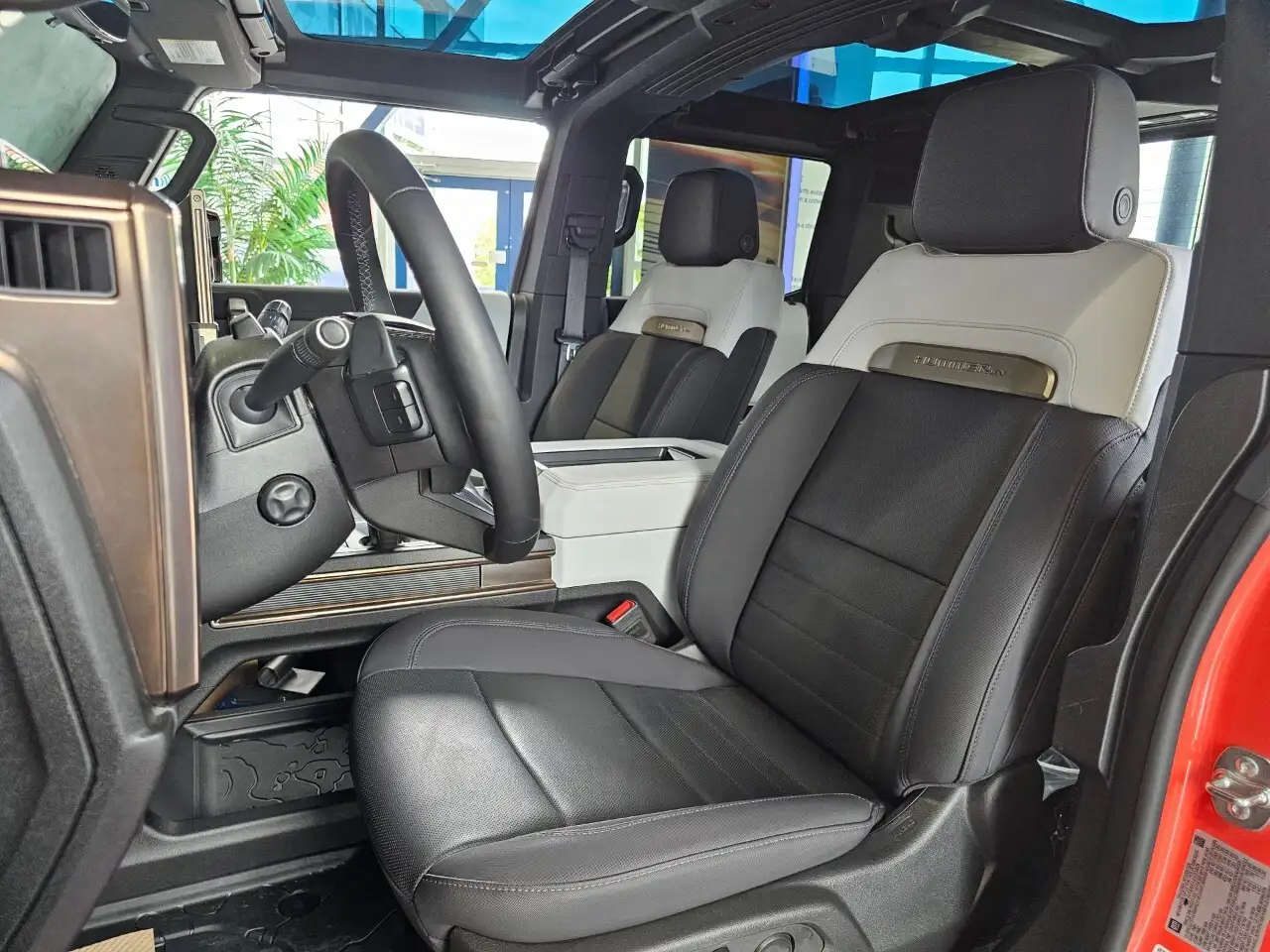 GMC HUMMER EV Pickup photo GMC HUMMER EV Pickup