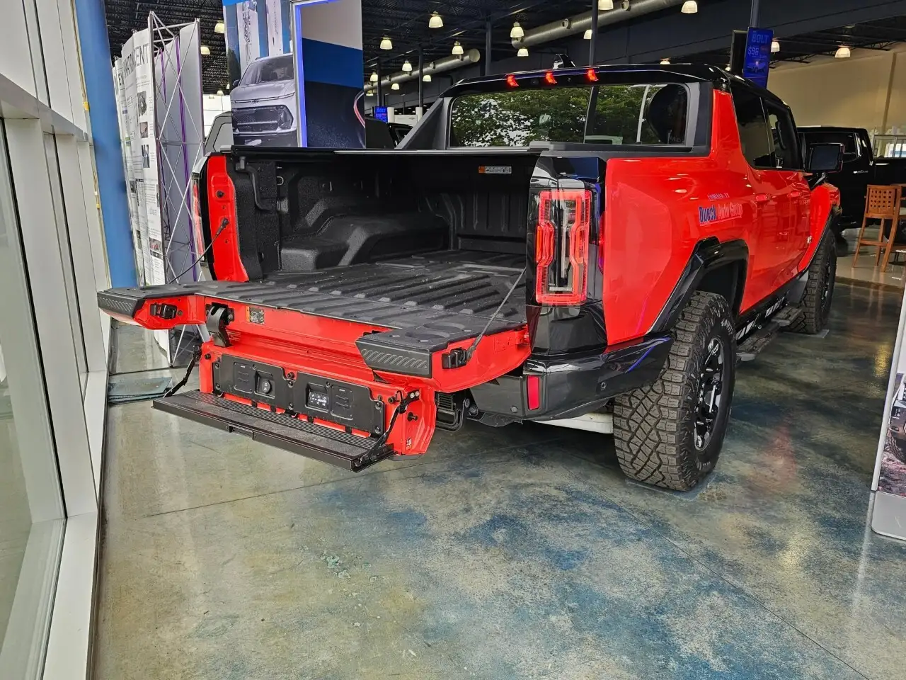 GMC HUMMER EV Pickup photo GMC HUMMER EV Pickup