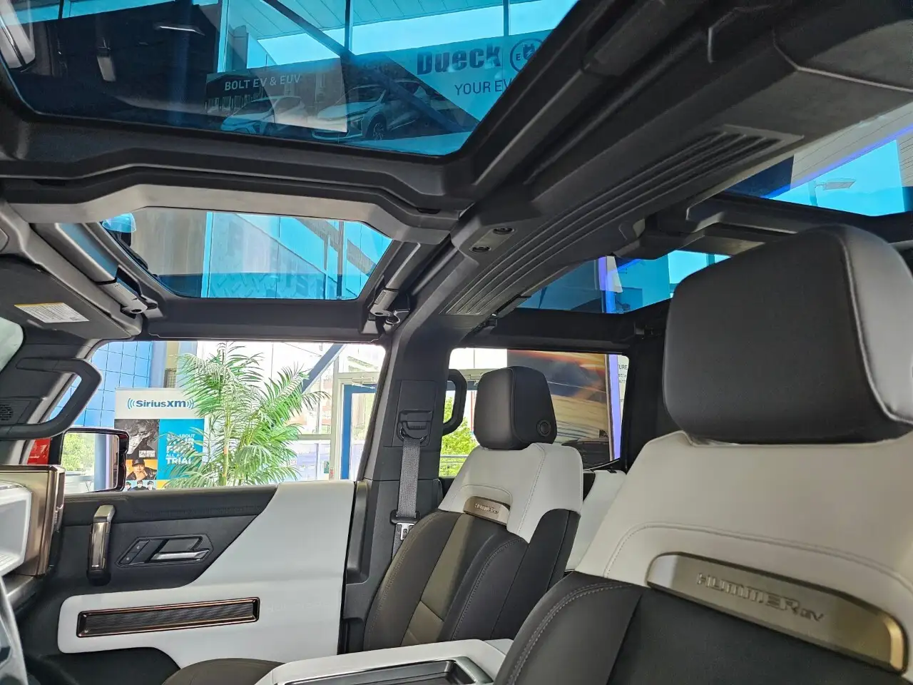 GMC HUMMER EV Pickup photo GMC HUMMER EV Pickup