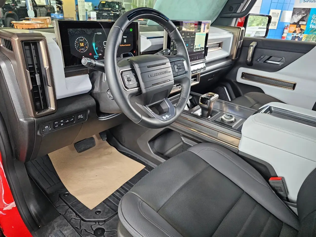 GMC HUMMER EV Pickup photo GMC HUMMER EV Pickup