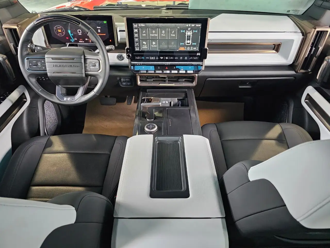 GMC HUMMER EV Pickup photo GMC HUMMER EV Pickup