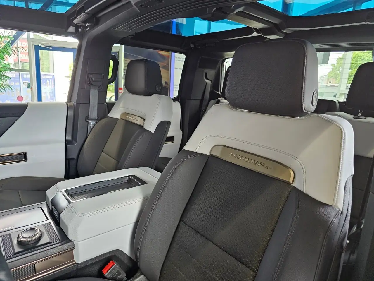 GMC HUMMER EV Pickup photo GMC HUMMER EV Pickup