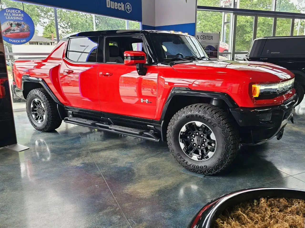GMC HUMMER EV Pickup photo GMC HUMMER EV Pickup