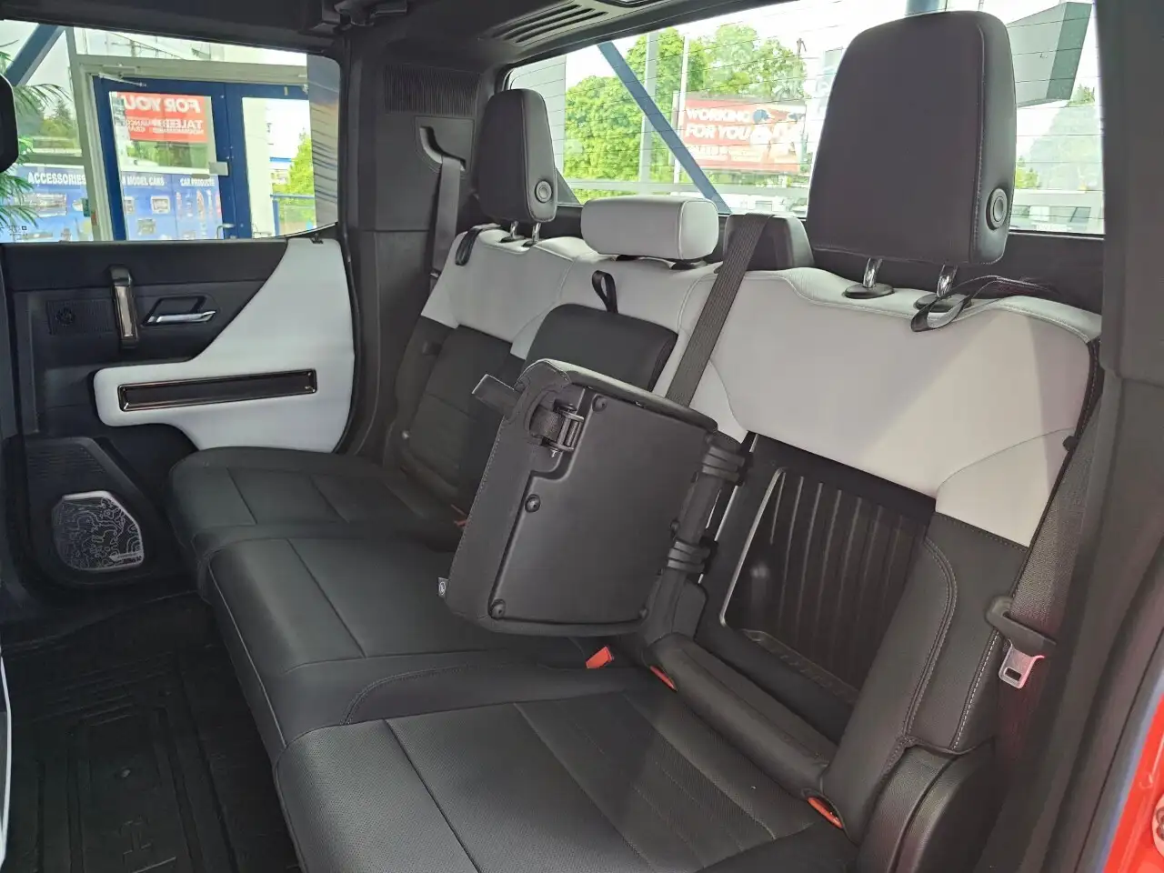 GMC HUMMER EV Pickup photo GMC HUMMER EV Pickup