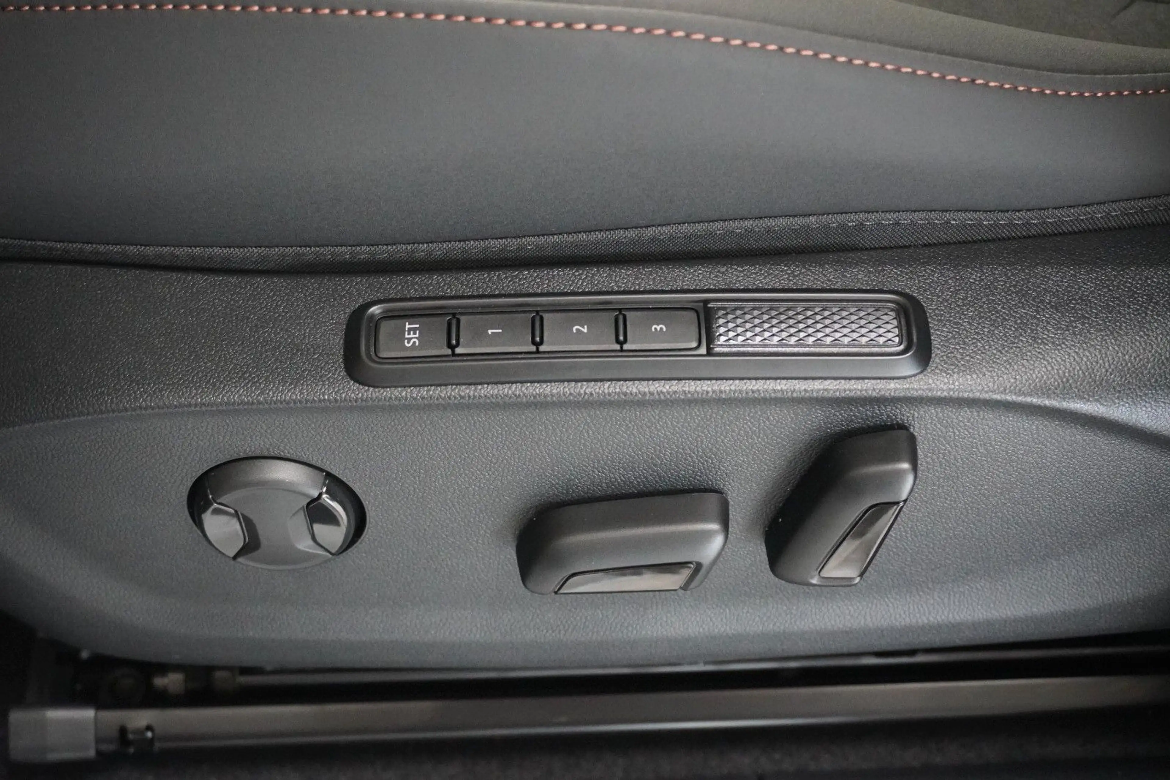 CUPRA Terramar 1.5eTSI DSG*AHK*HEADUP*360°MEMORY — photo 15