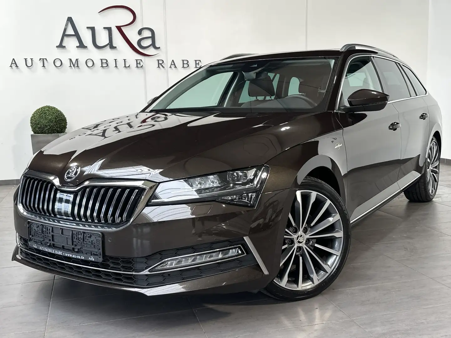Skoda Superb Combi 2.0 TDI DSG L&K NAV+LED+PANO+CANTON Braun - 2