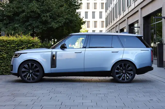 Land Rover Range Rover view 2