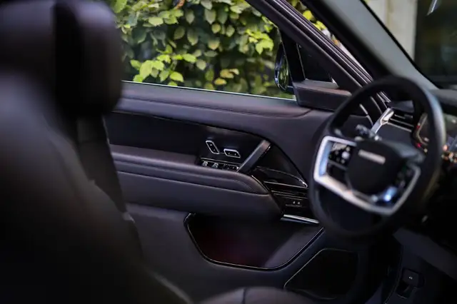 Land Rover Range Rover view 14