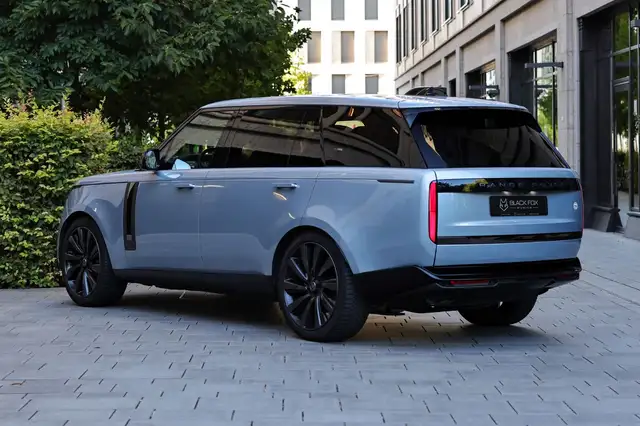 Land Rover Range Rover view 3