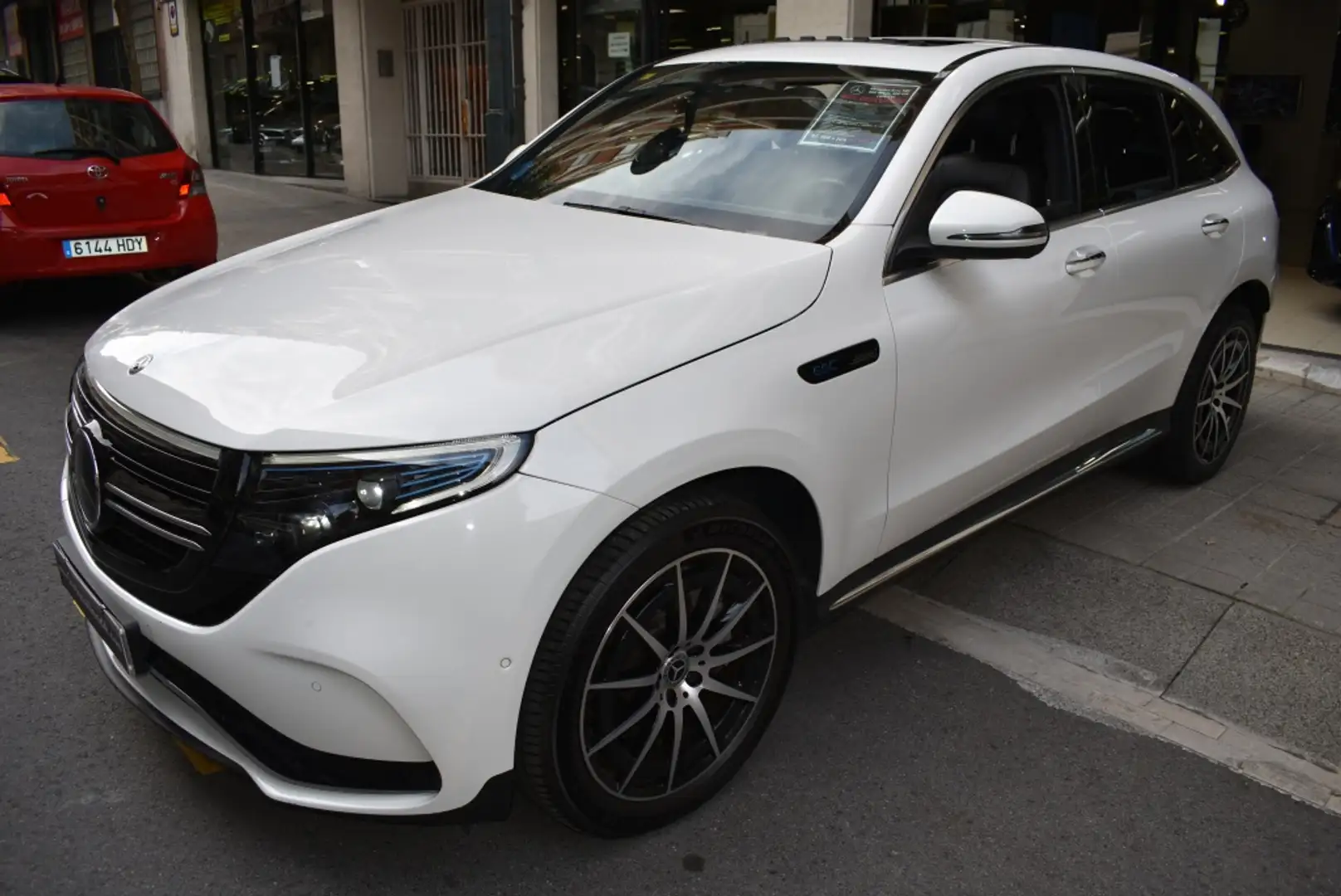 Mercedes-Benz EQC 400 4MATIC Biały - 1