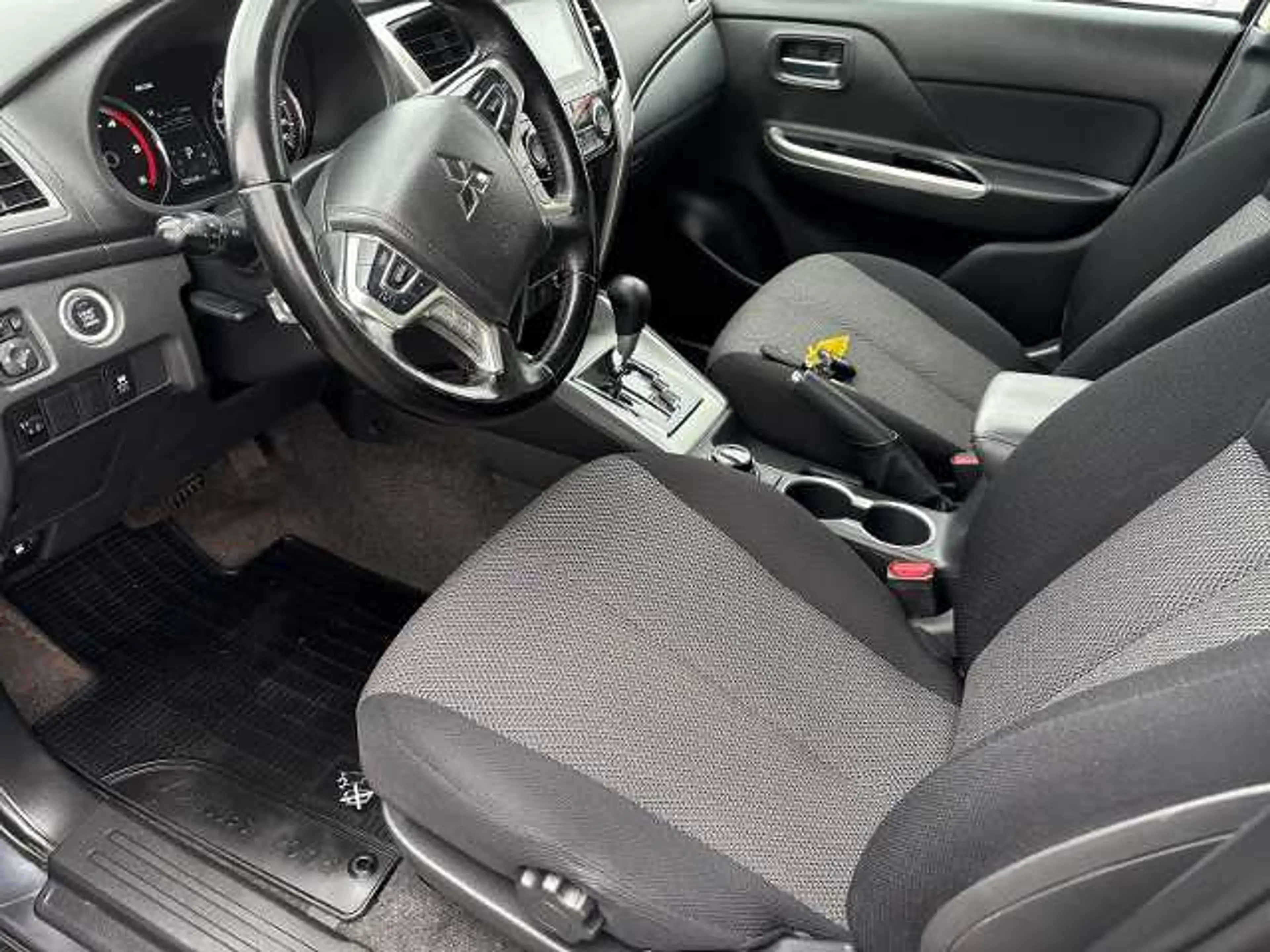 Mitsubishi L200 2,2 D Select, 4WD,Automatik,LED,AHK, — photo 7