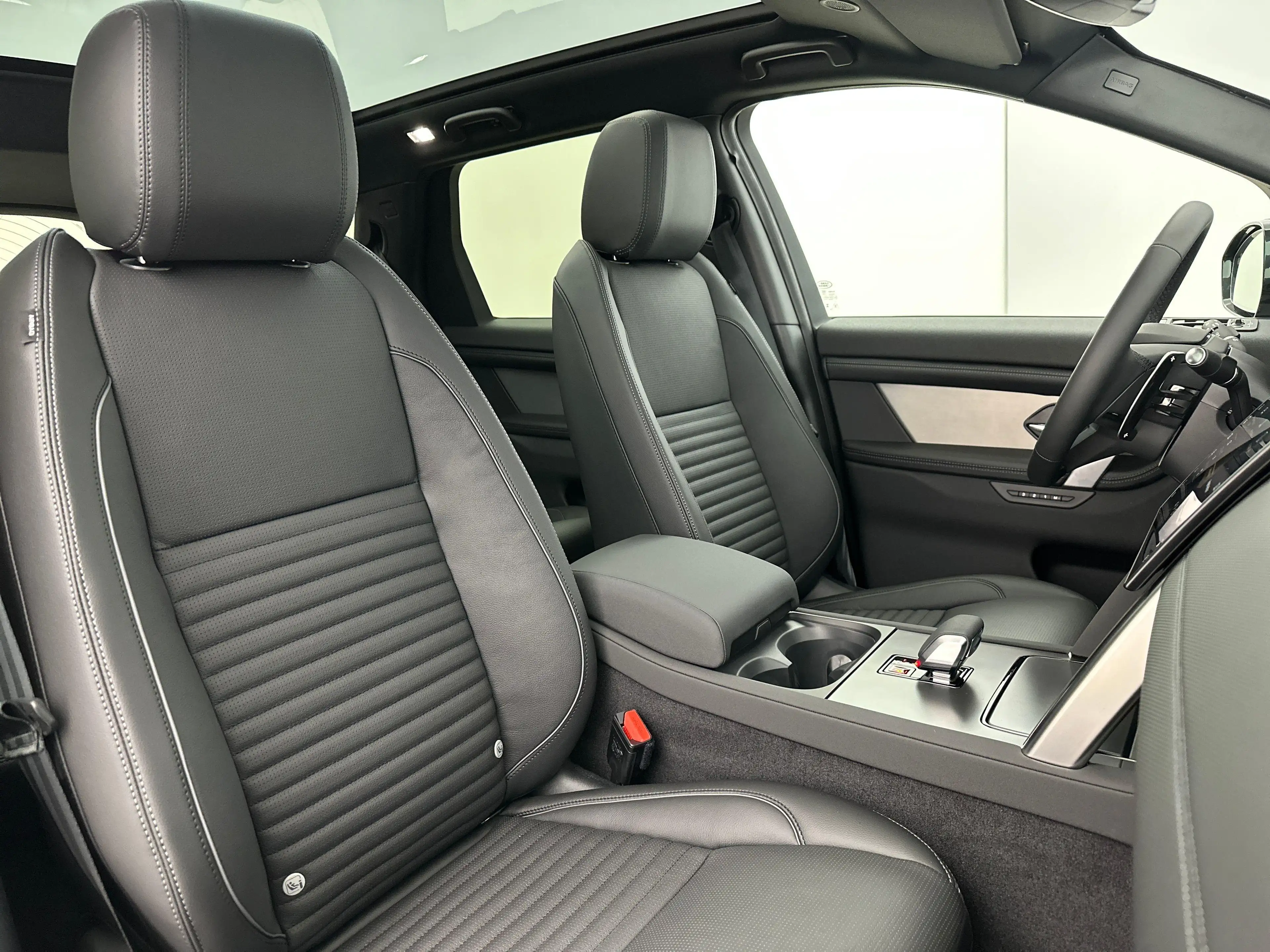 Land Rover Discovery Sport P270e Dynamic SE AWD Auto. 25.5MY — photo 10