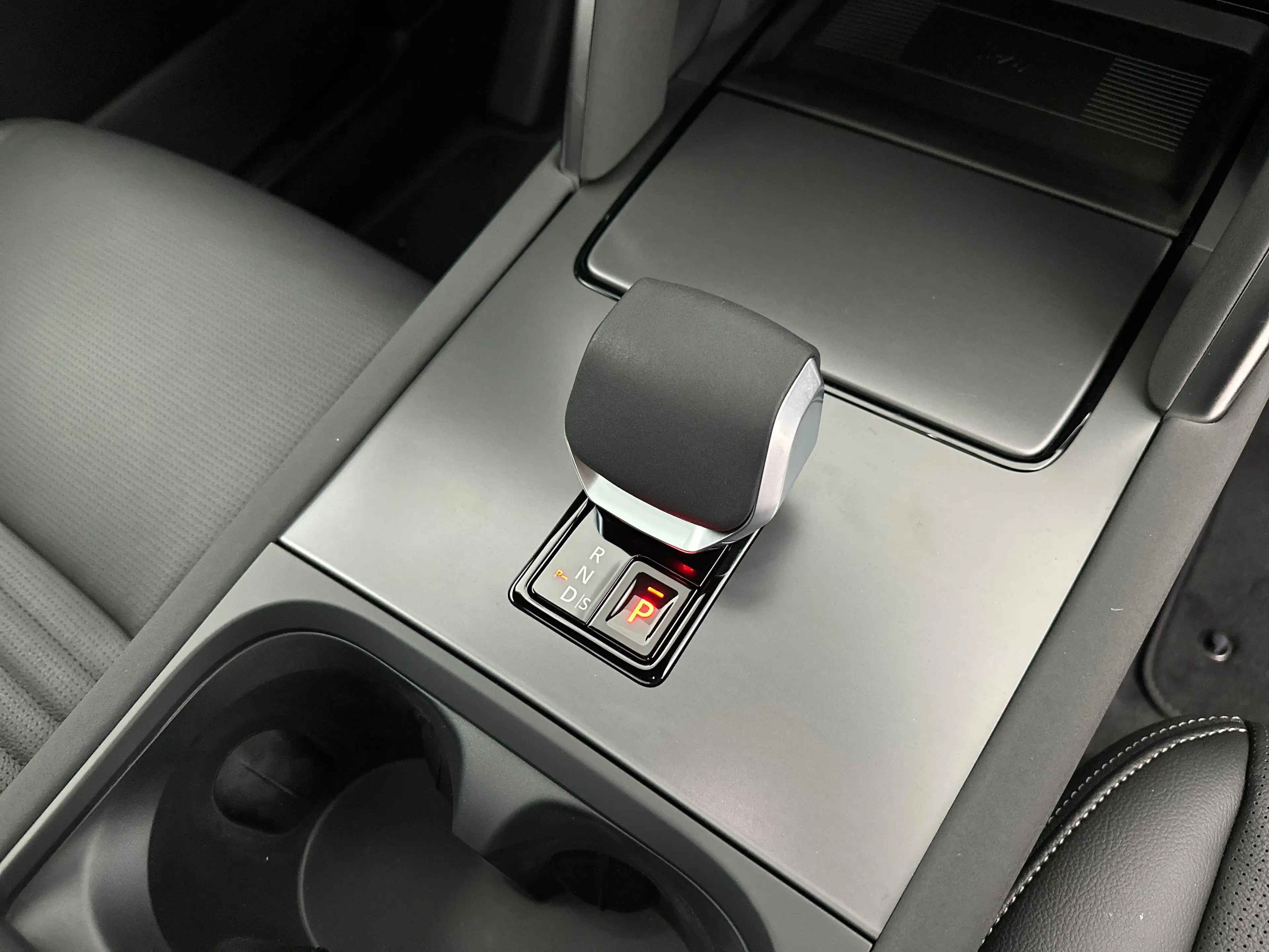Land Rover Discovery Sport P270e Dynamic SE AWD Auto. 25.5MY — photo 12