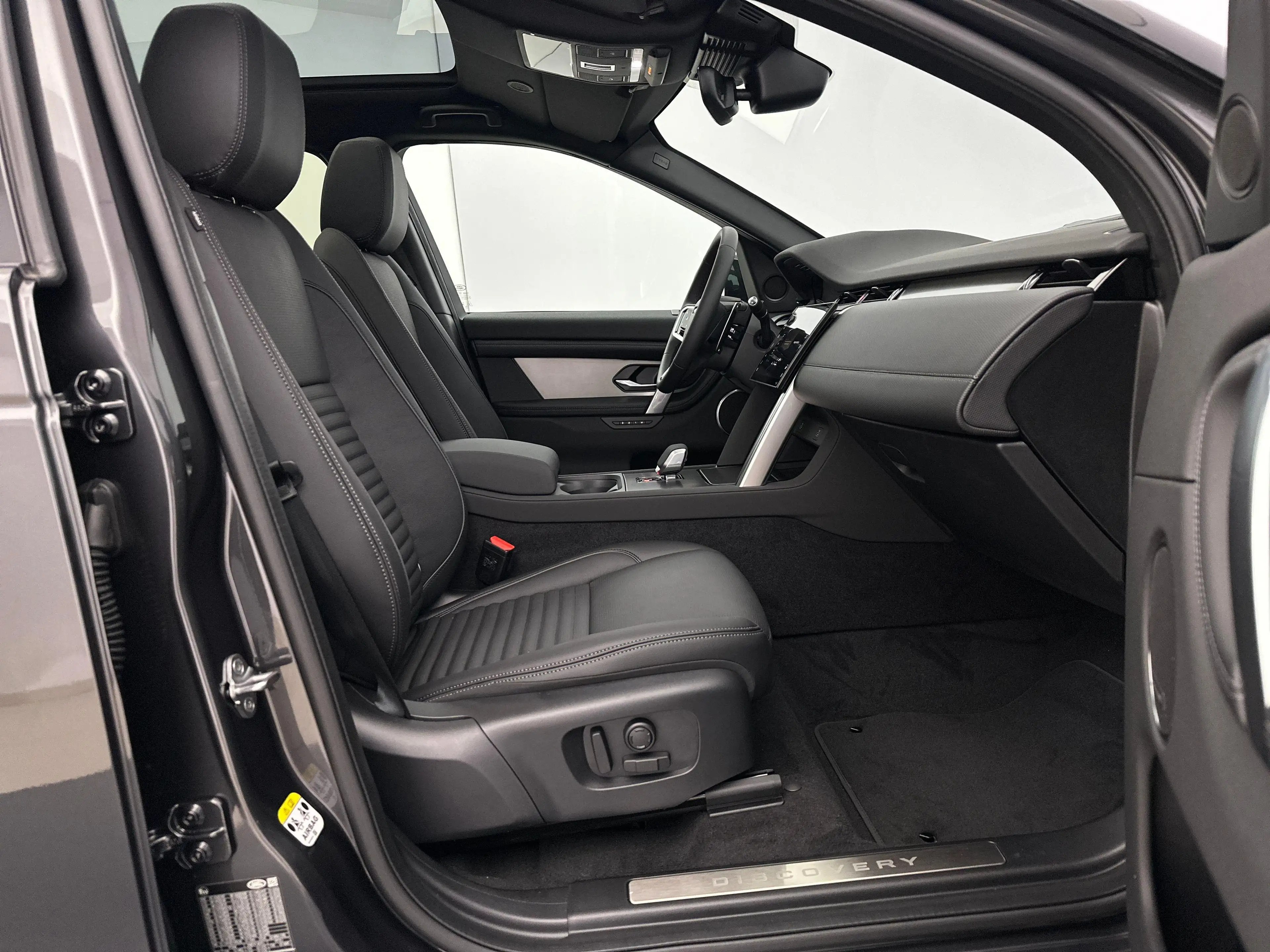 Land Rover Discovery Sport P270e Dynamic SE AWD Auto. 25.5MY — photo 3