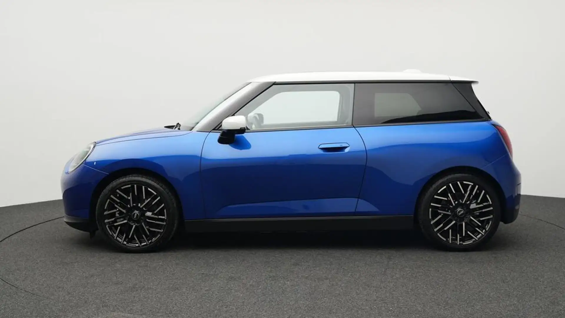 MINI Cooper SE Favoured Trim Blau - 2